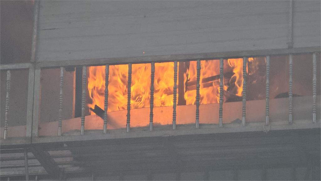 快新聞／最新！基隆一處民宅火舌竄出　消防入內搶救確定1人身亡