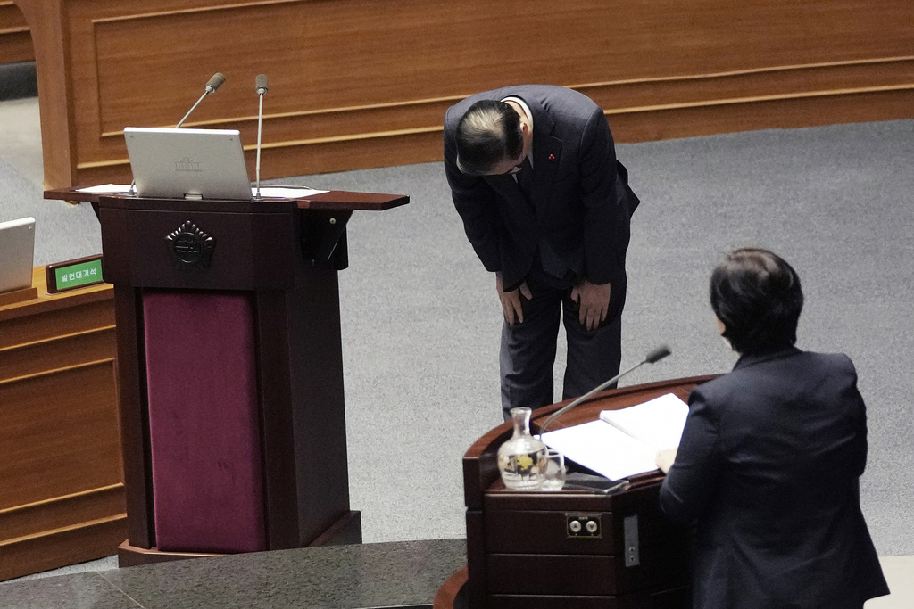 快新聞／未能阻止尹錫悅戒嚴　南韓總理韓悳洙鞠躬致歉
