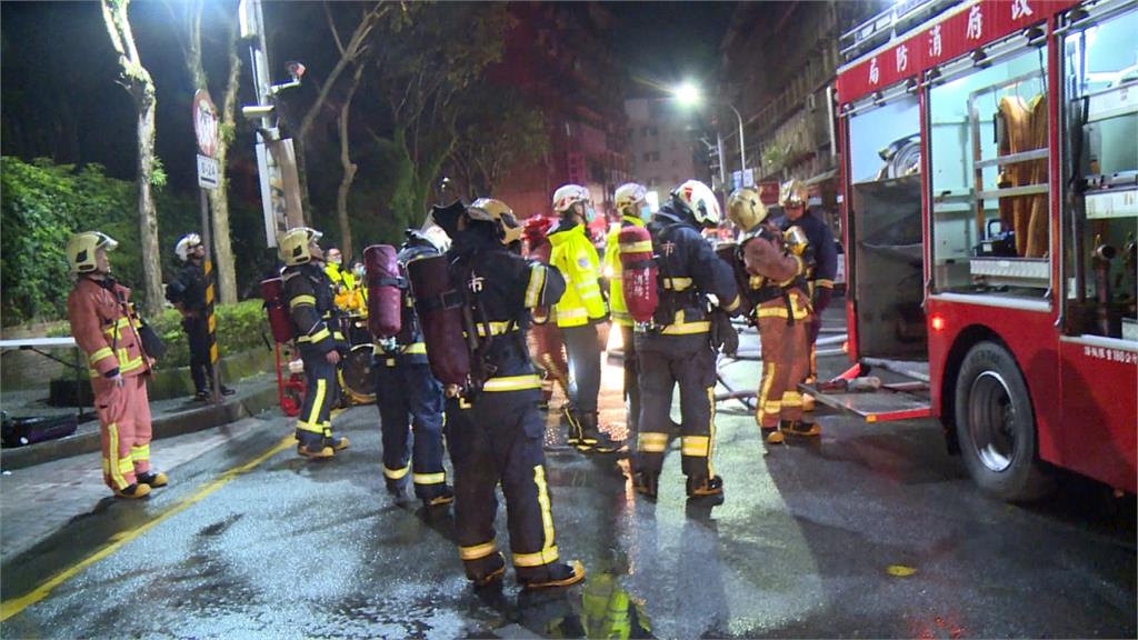疑冷氣機短路釀火警 警消快速撲滅無人傷亡