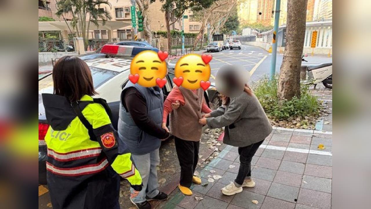 快新聞／寒冬守護團圓！松山暖警尋回赤腳失智母　家屬含淚致謝