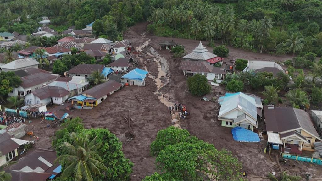 印尼東部「德那弟島」暴雨　建築物遭淹沒至少13死