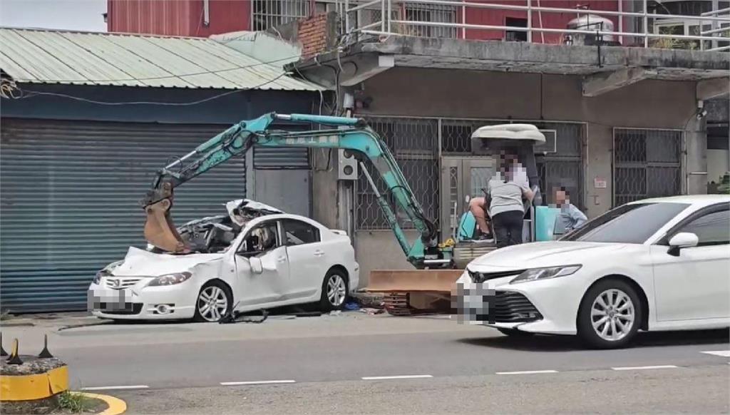 快新聞／夫妻口角後喝酒誤事！桃園男開怪手砸爛汽車　路過女騎士看傻眼