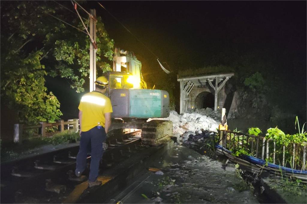 快新聞／台鐵北迴線土石流「雙向不通」　高鐵宣布加開班次協助疏運