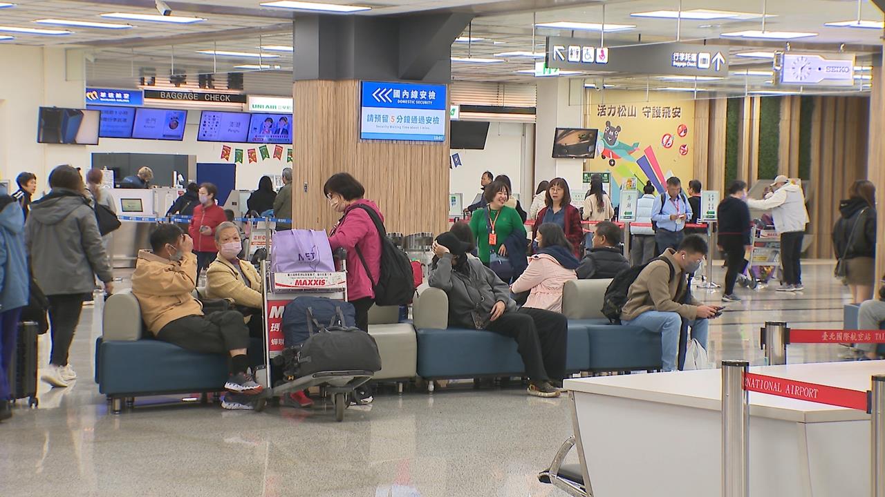 中國突襲軍演 金門機場人潮擠爆!5000旅客行程大亂