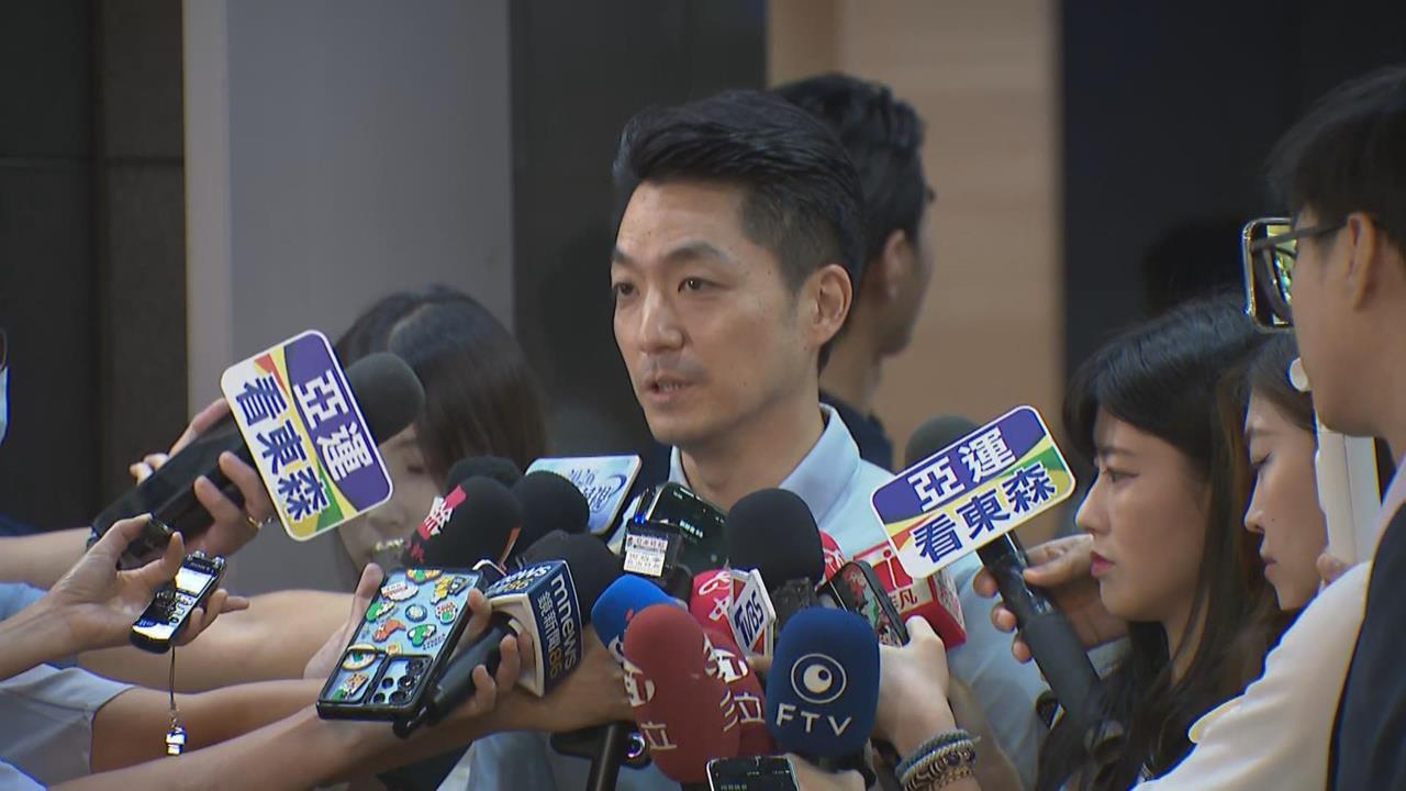 快新聞／備詢中竟玩手機！北市民政局長被學生抓包　陳永德、蔣萬安火線回應