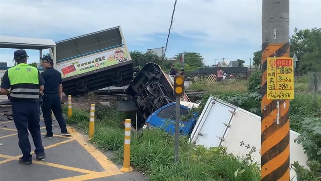 溪湖糖廠小火車撞貨車出軌 車上270遊客嚇壞