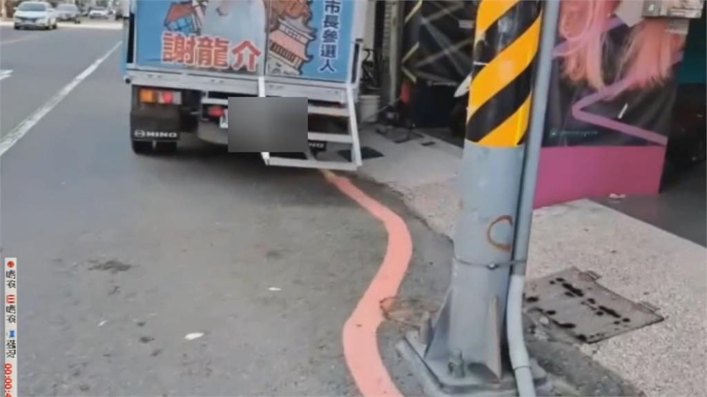 謝龍介路口開講談交通　宣傳車「錯誤示範」違規停在黃線