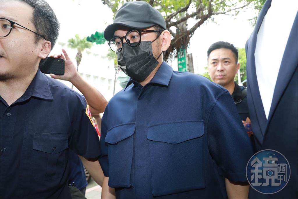 黃子佼現身調解庭「鞠躬道歉」　律師稱：與被害人全數和解
