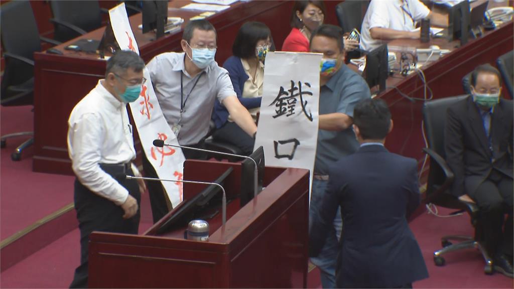 藍議員封「北市神童」　柯文哲再示警「疫情黑暗期將至」