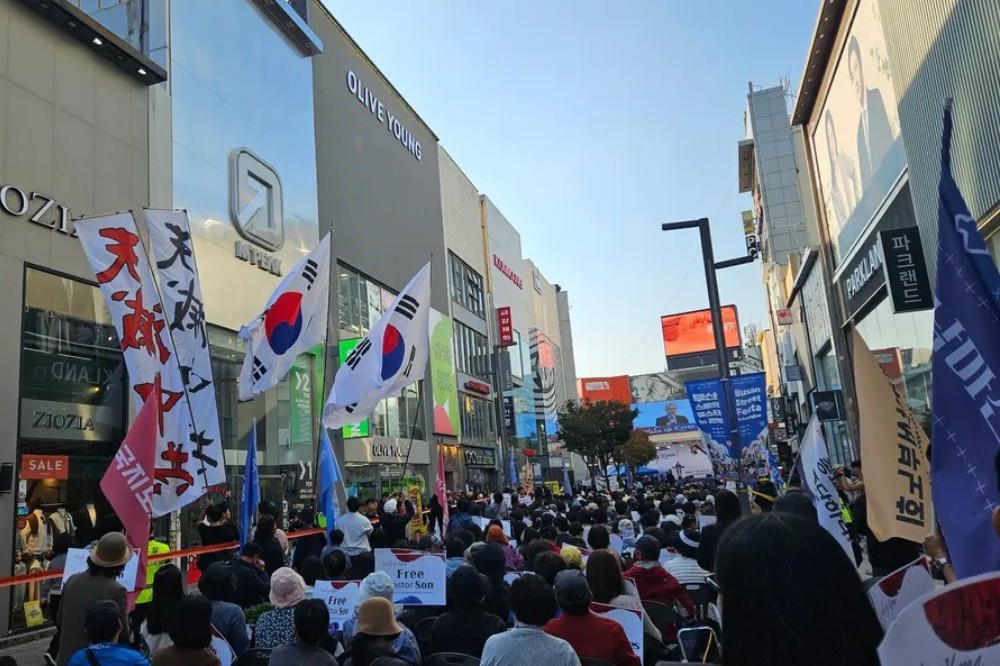 【有片】南韓民眾不滿中國「觀光公害」 抗議暴增10倍高喊「滾出去」