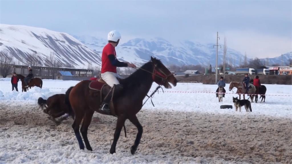 冬季雪地賽馬 瑞士冰湖上辦競速比賽