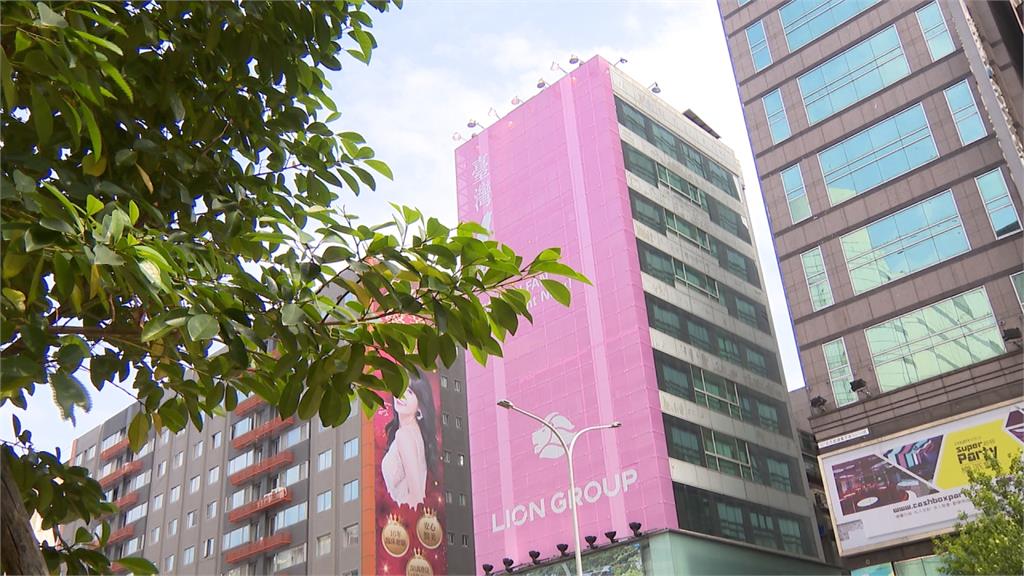 粉紅建築超吸睛！雄獅旗艦店外牆刷上「台灣粉」