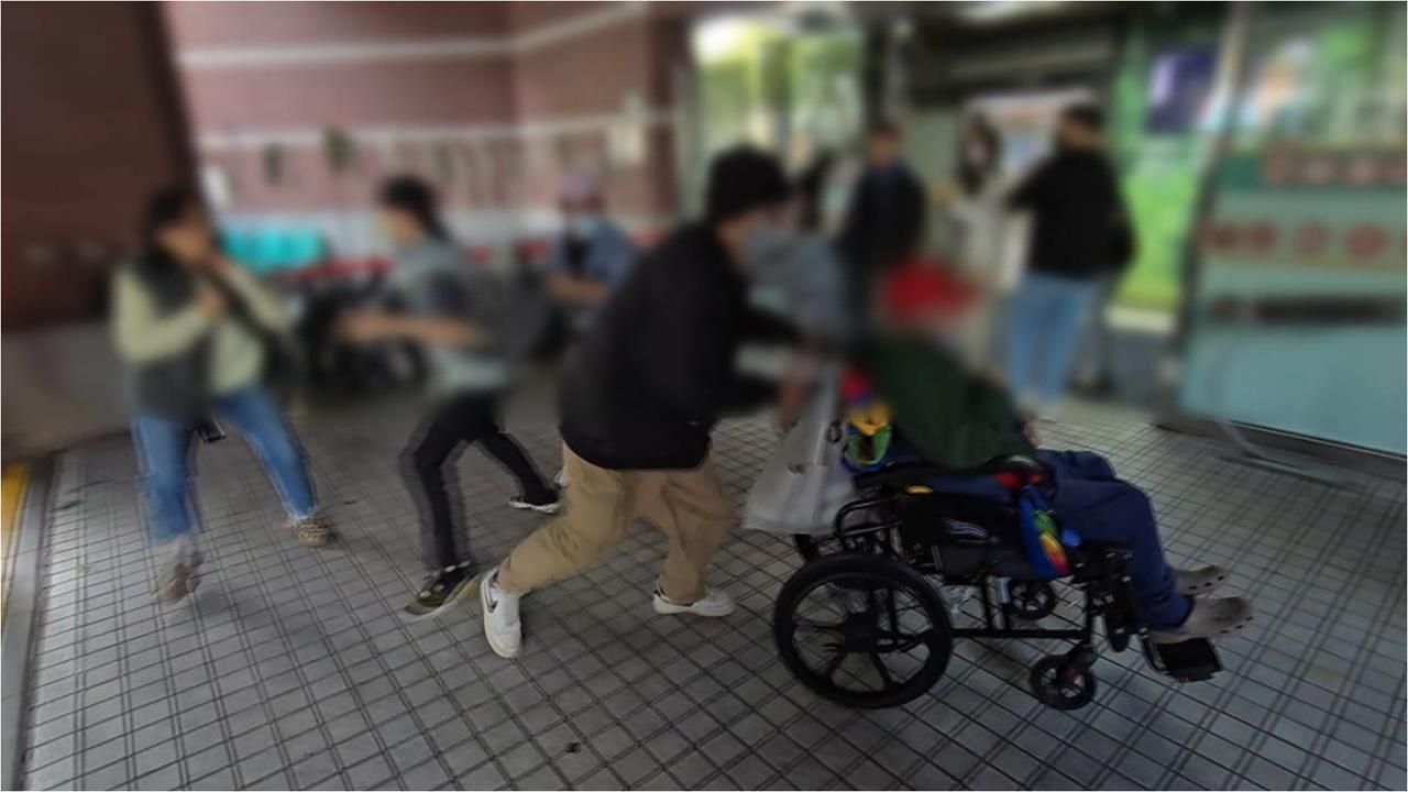 影／身價8億人瑞突娶68歲看護！子女街頭上演「搶人大戰」律師甩2疑點：有良心嗎？