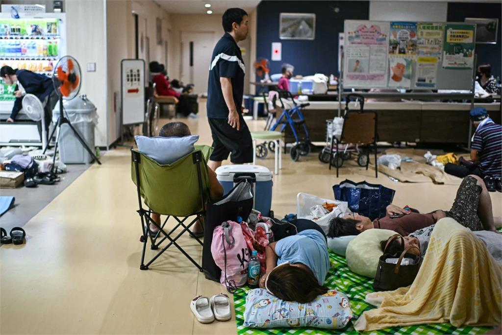 日本強震累計14死、熊本AEON增至5死　自衛隊急送300台冷氣助災民避暑