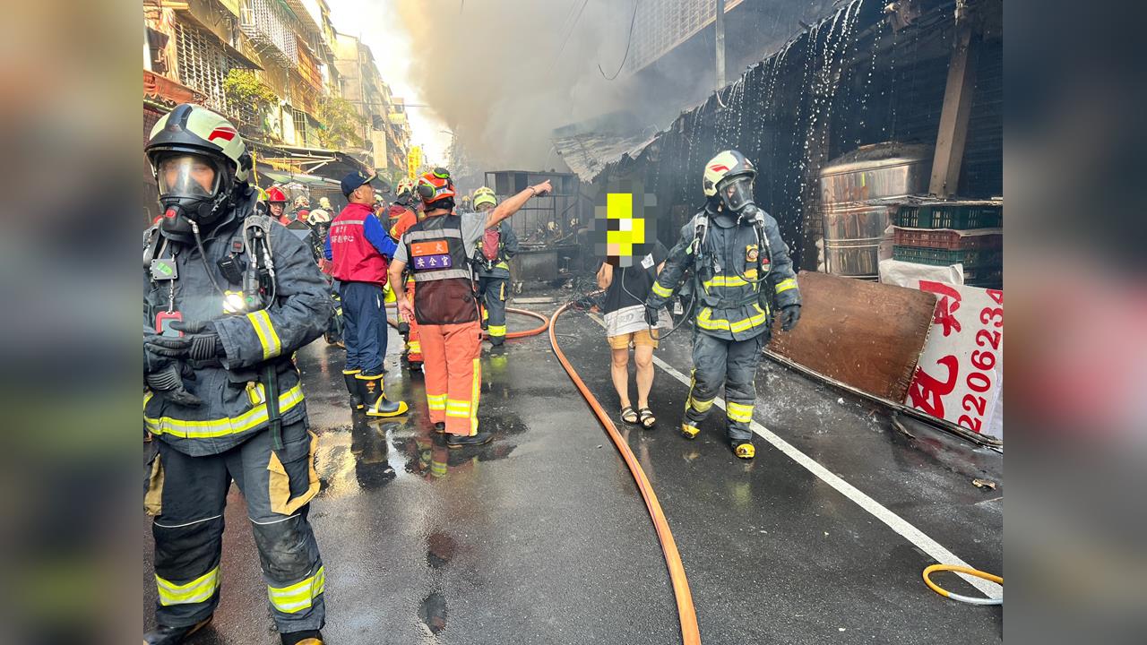 快新聞／中秋節驚傳火警！新北公寓陷火海　57人緊急疏散、14人送醫