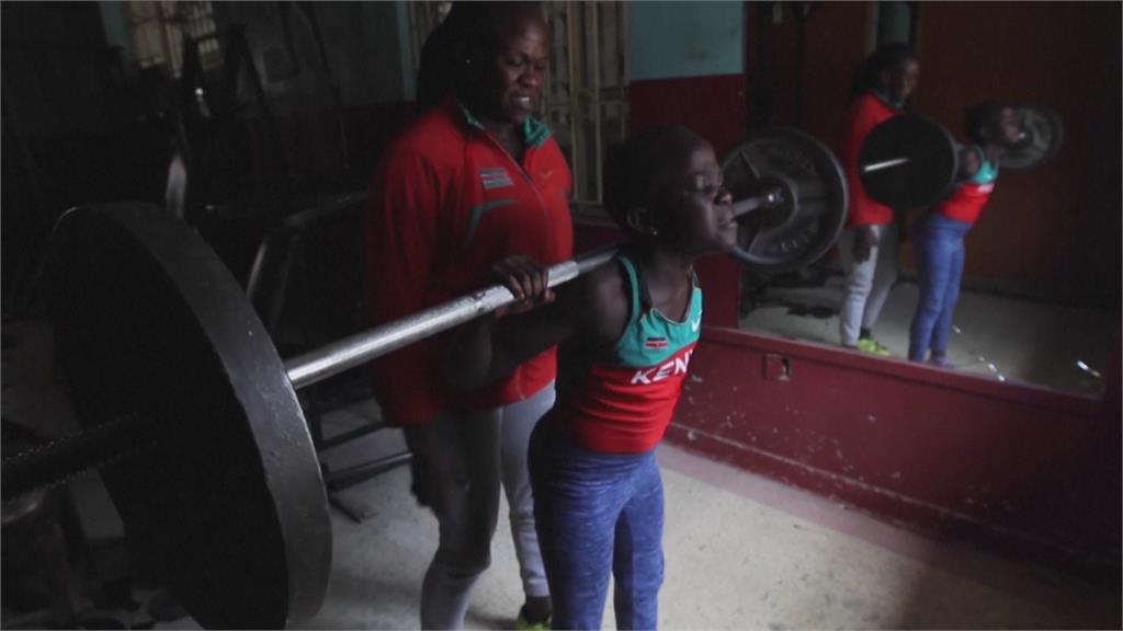 前肯亞奧運女舉重選手 退休後訓練女兒、孫女