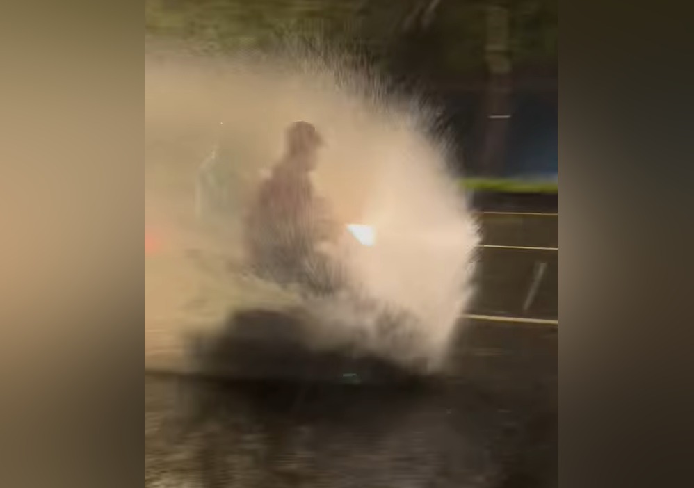雷雨狂炸！桃園多區淹水　騎士啟動「水盾」防護罩