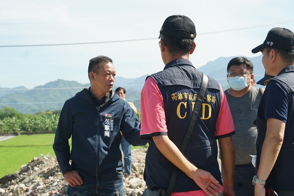 「密集地毯式巡查」不中斷！　張家興率隊查勘美濃盜採土石熱區
