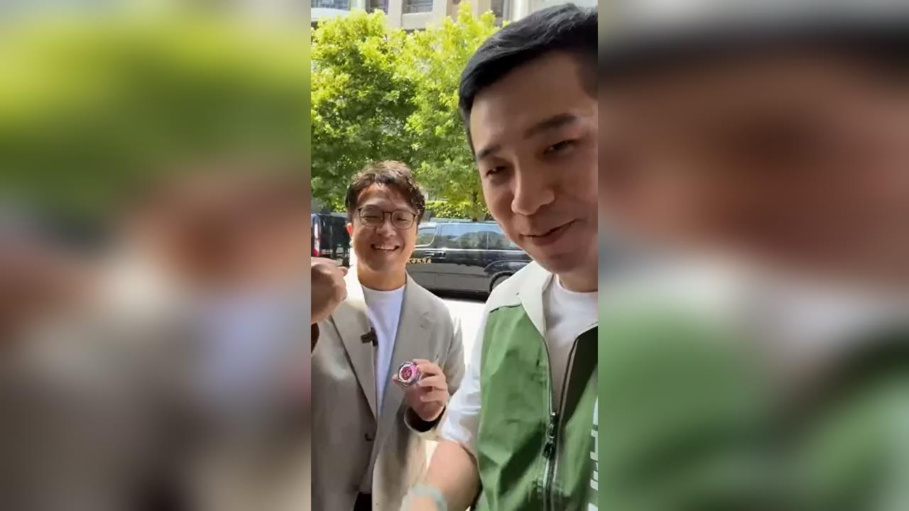 快新聞／邀陳水扁PK！陳聖文助戰沈伯洋　合體送「粉紅聖物」