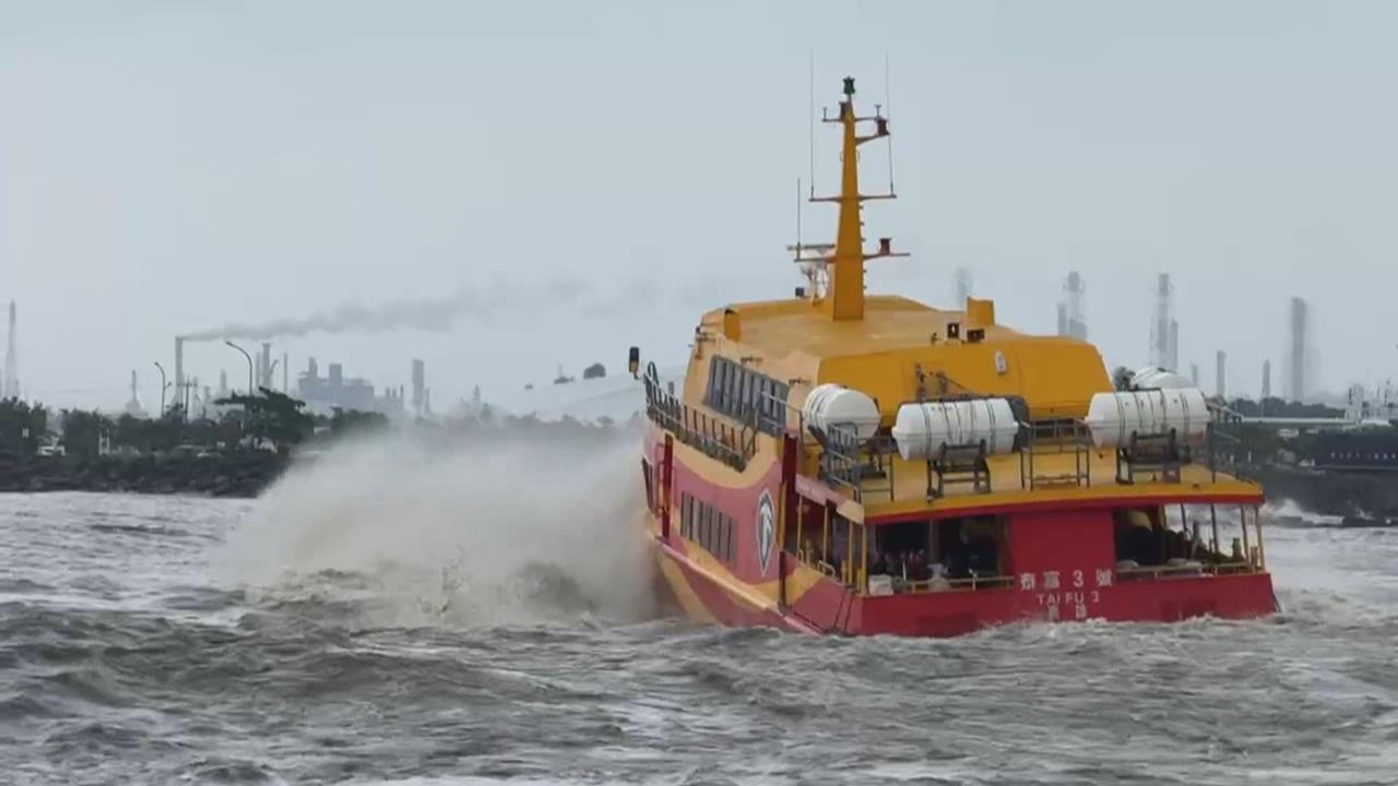 國旅夯!熱門景點小琉球航班爆增 背後「功臣」守護海上安全