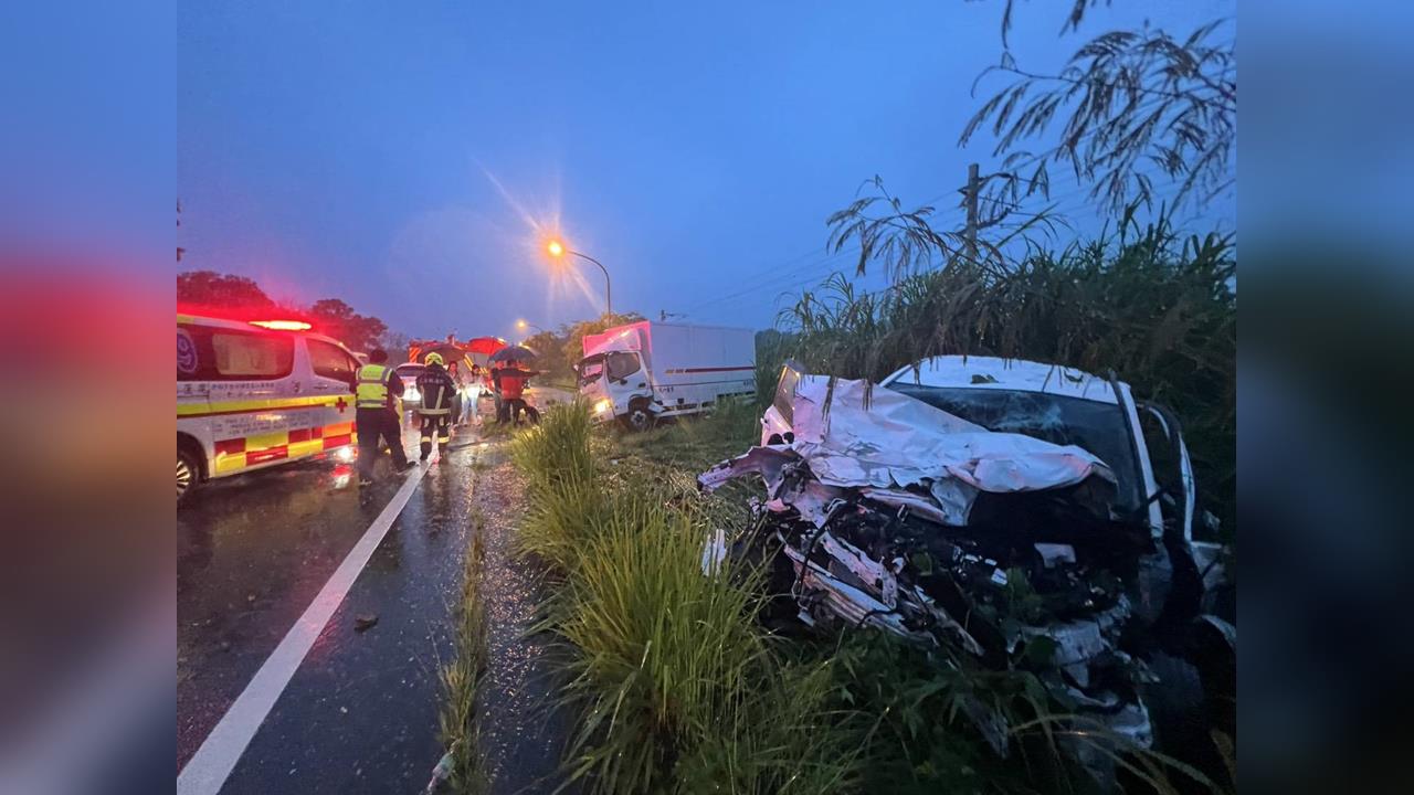 最新/花蓮台9線「小貨車撞對向」釀母子雙亡悲劇 車體嚴重變形畫面曝