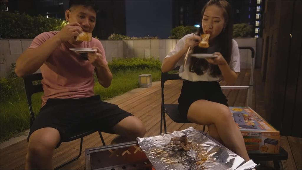 烤肉文化大不同！台灣尪架上烤吐司　日本妻驚：不是配飯比較好吃嗎？