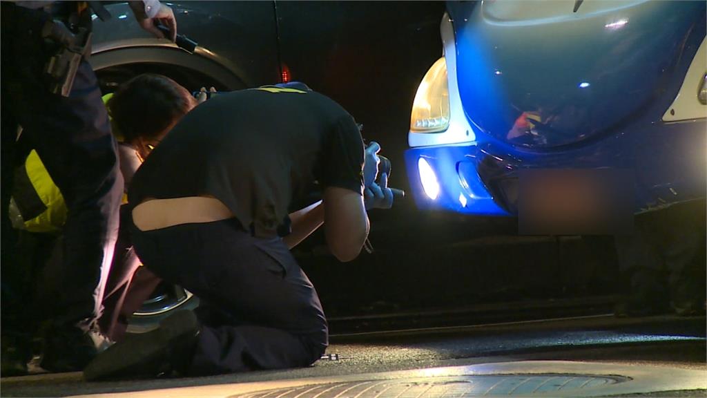 視線死角？遊覽車輾過少女 捲入車底喪命