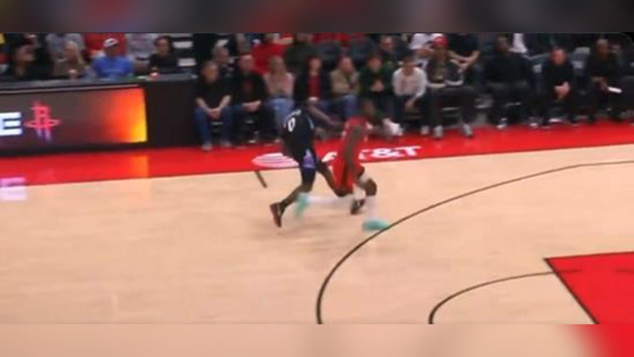 NBA(影)/看起來超驚悚!火箭球員「惡意碰撞」威廉斯左腳「不自然扭曲」緊急退場