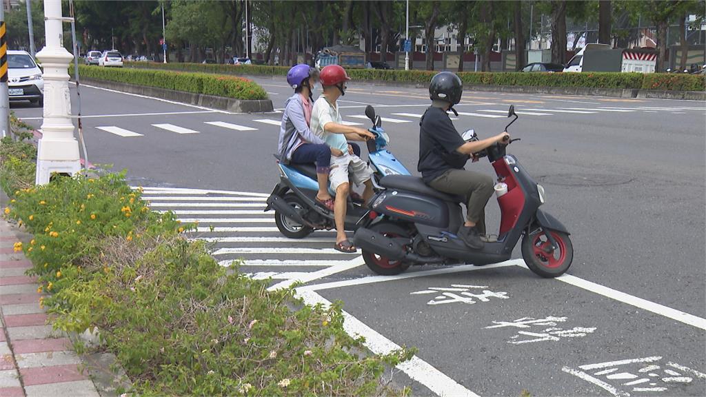 高雄路口待轉區旁多了這個　騎士抱怨是「紅單陷阱」