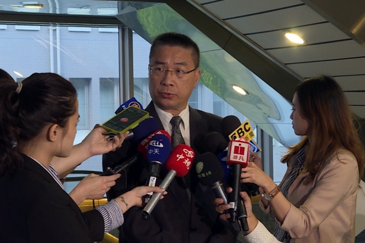 力挺警方 政院：不容以黨外表行黑幫之實