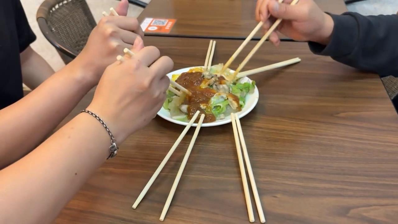 鹿港老闆怒了！7人點一份蚵仔煎分食　共食久坐無法拚翻桌率