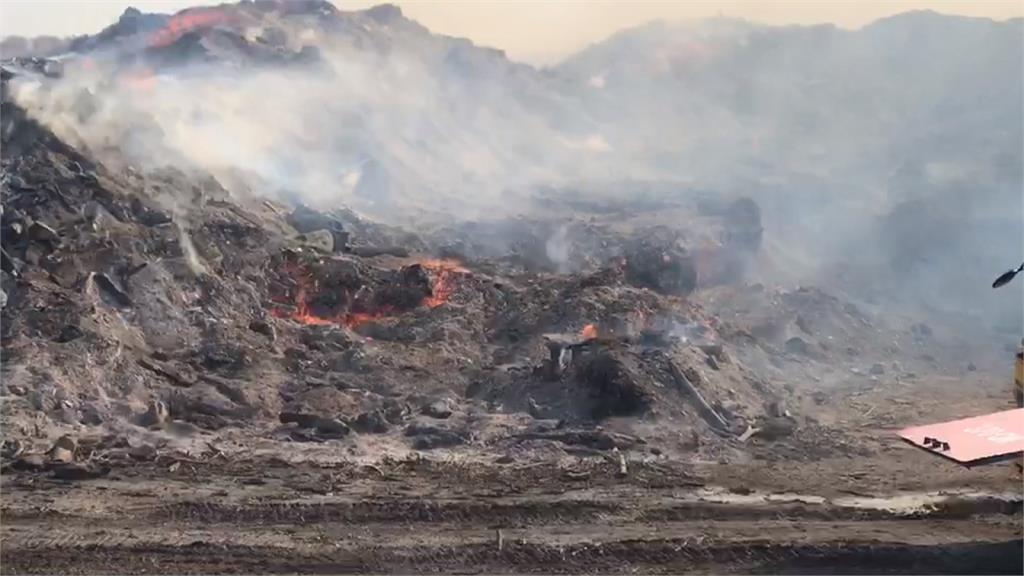 台南安南區廢木場深夜大火跨日燃燒到早上6點仍未熄滅！
