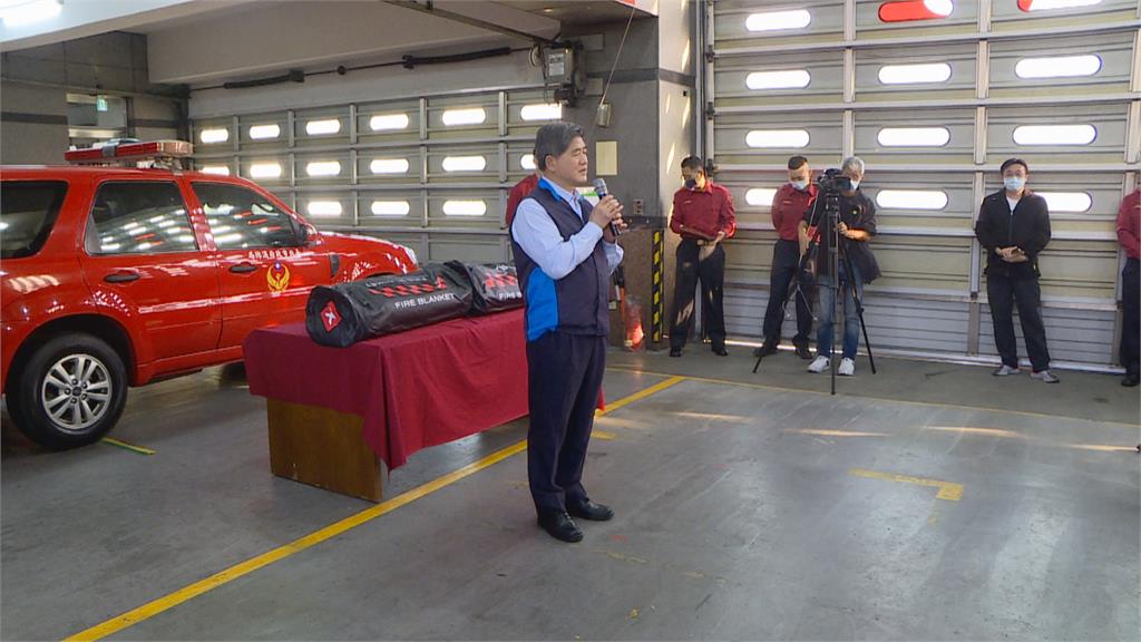 歐洲車廠代理商贈10組專用防火毯　提升北市消防局電動車火警救援效率
