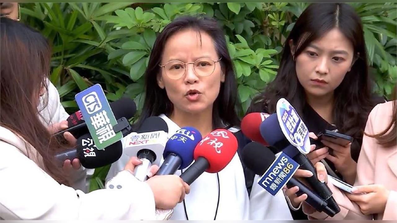 北一女教師區桂芝喊「主張0軍購」承認是中國人就和平了！遭中網友1句慘打臉
