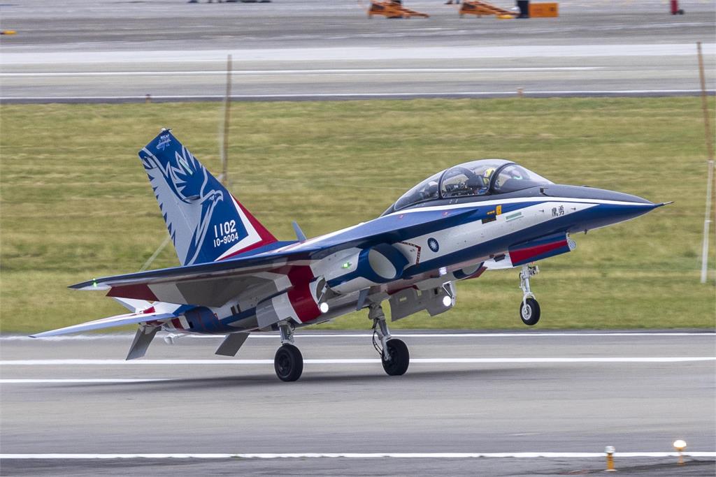 墜機原因尚未釐清　空軍勇鷹高教機今恢復飛行訓練