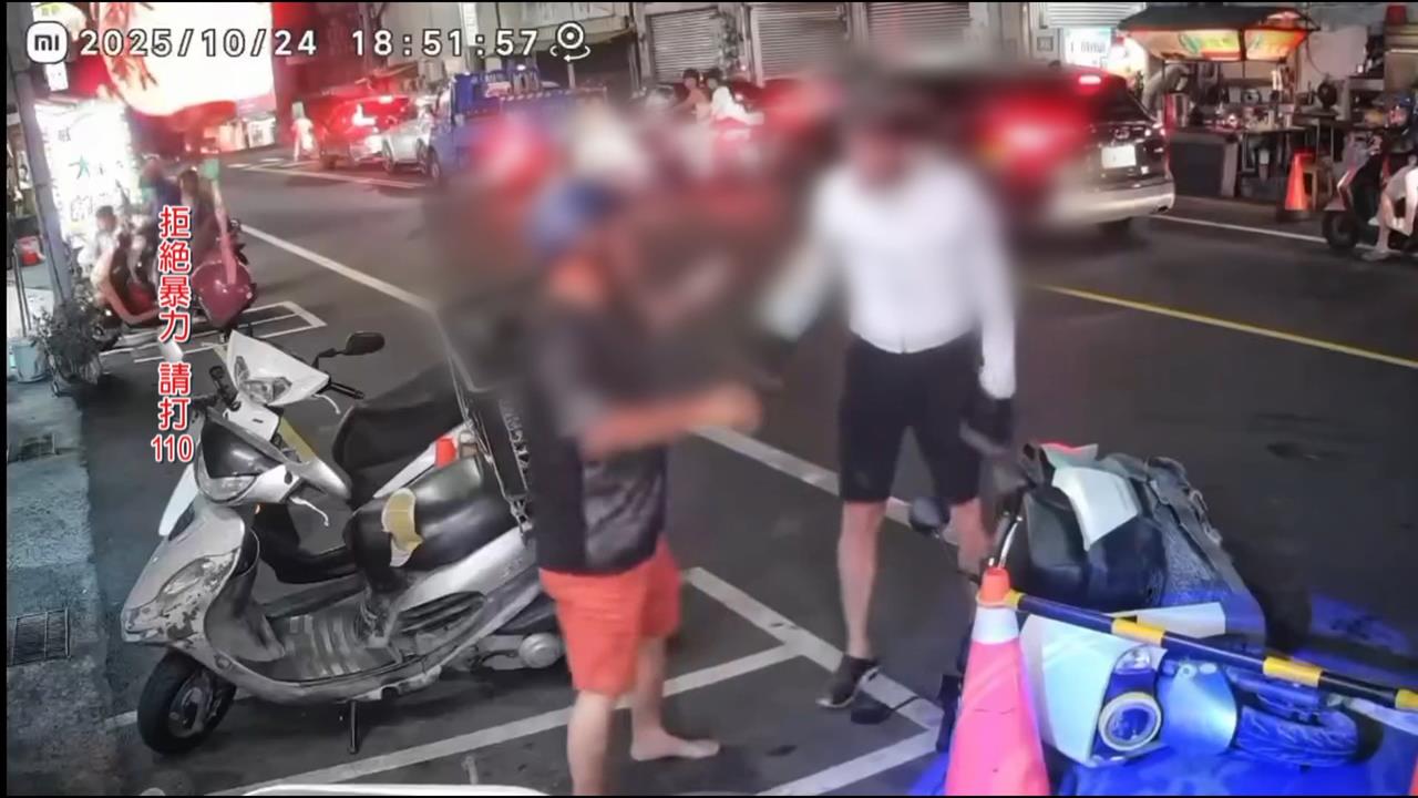 疑不滿被卡位爆行車糾紛 單車男爆打騎士「嘴角流血」