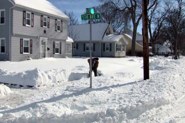 美國中西部暴風雪  巴黎飄雪銀白世界