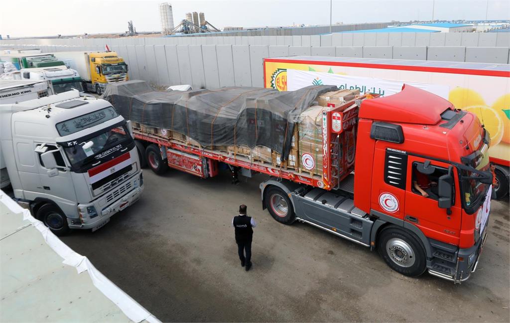 快新聞／第2波援助來了！　埃及媒體：17輛人道救援卡車進入加薩