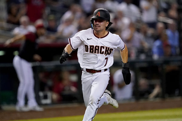 MLB(影)／台美混血「卡仔」炸裂首轟出爐！2分砲助響尾蛇先馳得點