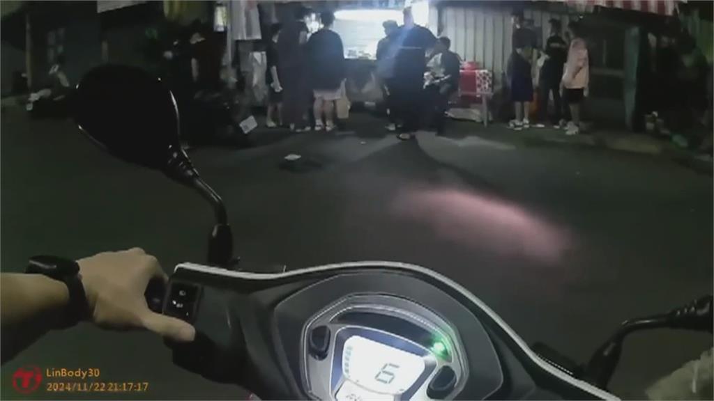 高雄大寮男子鹹酥雞店外「持刀」坐機車上　員警關切手部遭劃傷