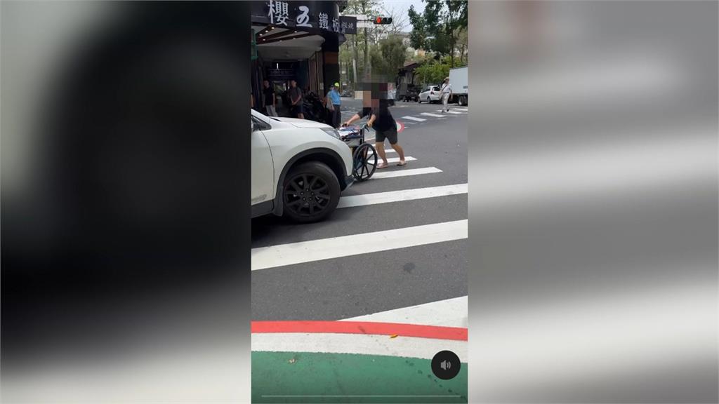 輪椅大戰休旅車！女推輪椅疑闖紅燈與駕駛爆衝突互不相讓