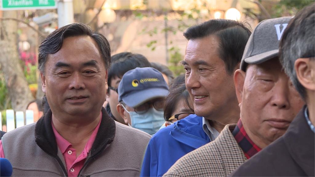 馬英九八點準時投票 吳敦義偕妻現身