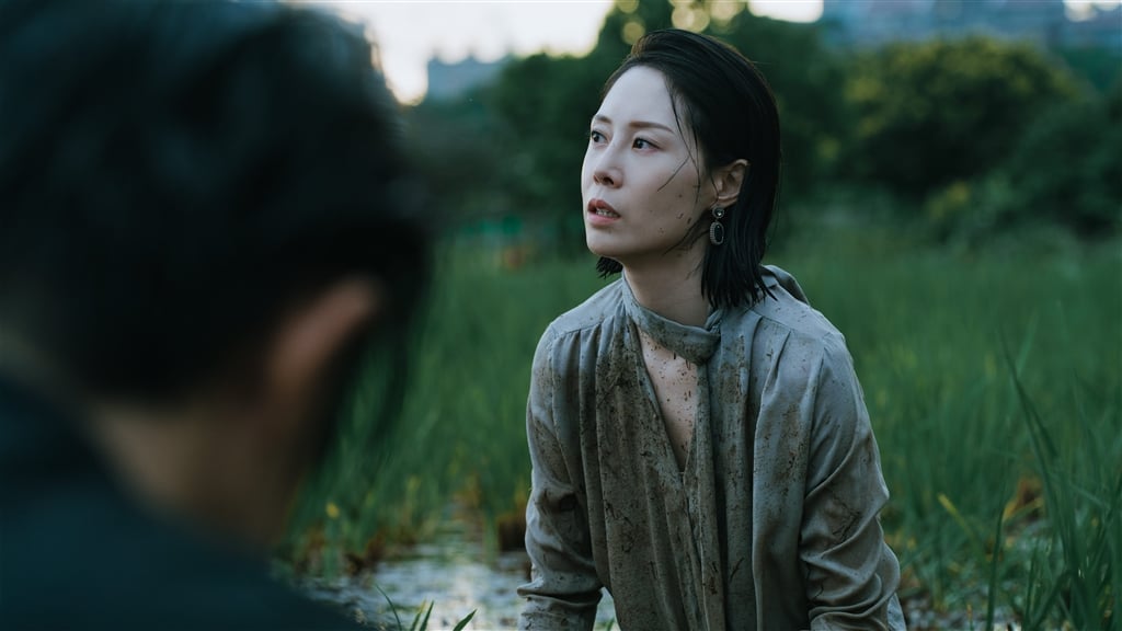 水田驚見「二男一女」扭打糾纏！《成名在望》蔡亘晏拍片累到虛脫 全身泥濘還掉出蟲