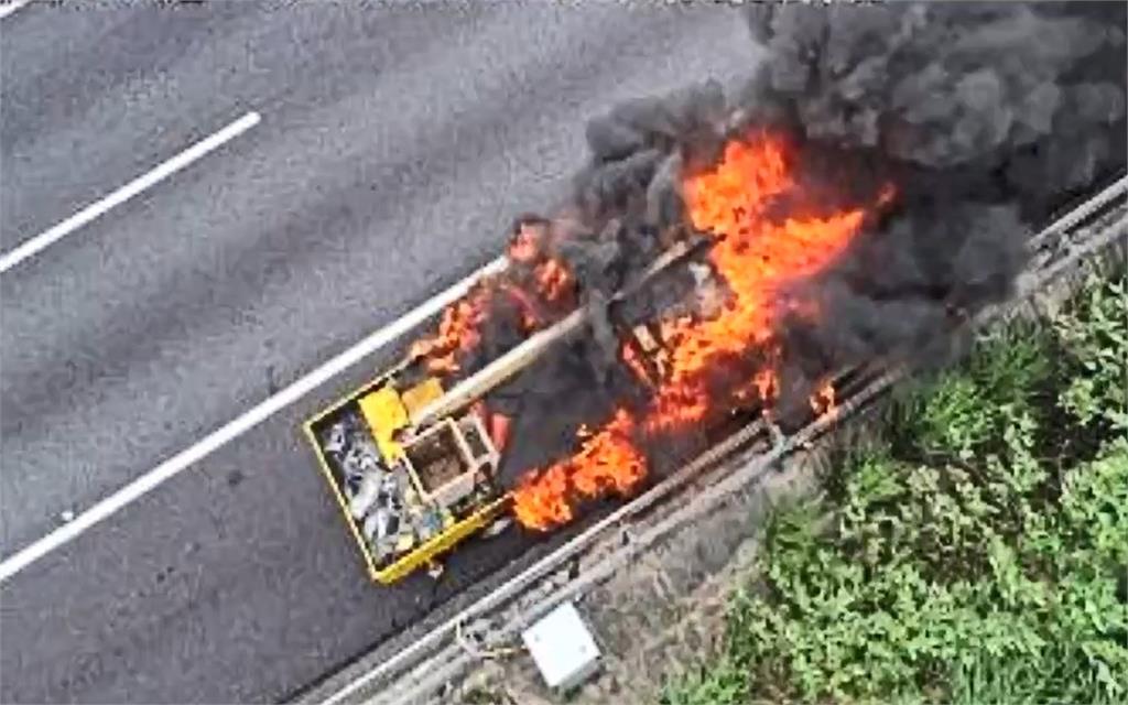 快新聞／國3通霄段工程車陷火海！黑煙沖天阻視線　數公里塞爆