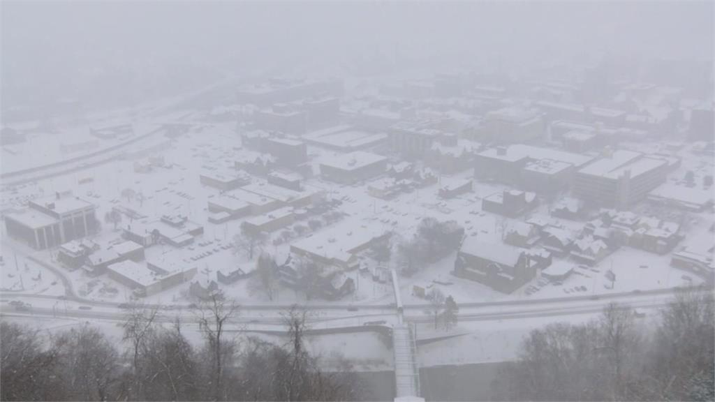 入冬首場暴風雪來襲 美國東北部局部積雪破紀錄