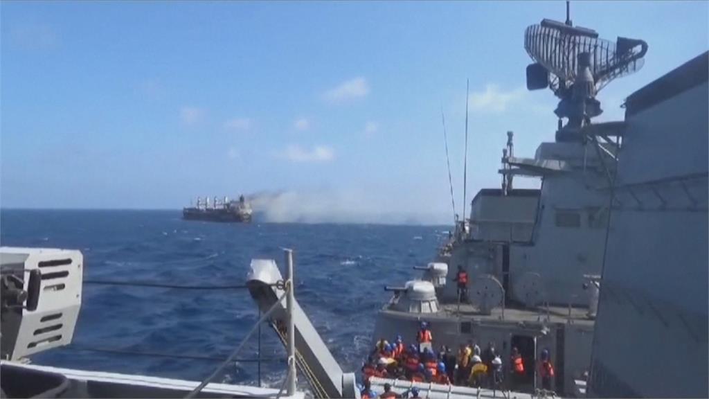 紅海貨船遭葉門叛軍攻擊3死4傷　印度海軍馳援救21人