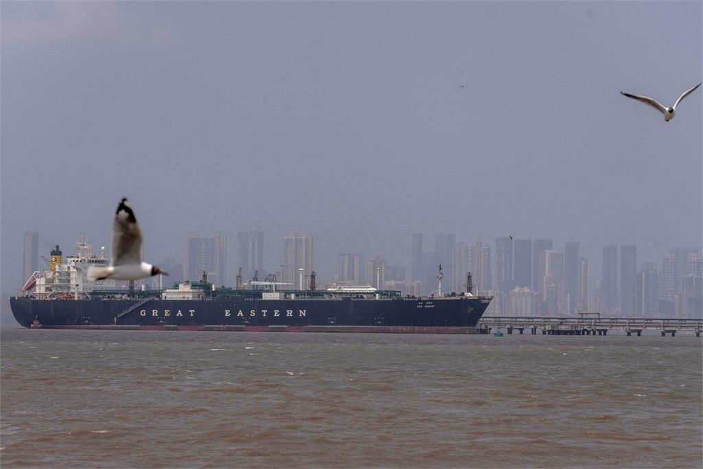15艘美軍艦壓境荷莫茲　川普邀功「前一天34艘船通過」創新高