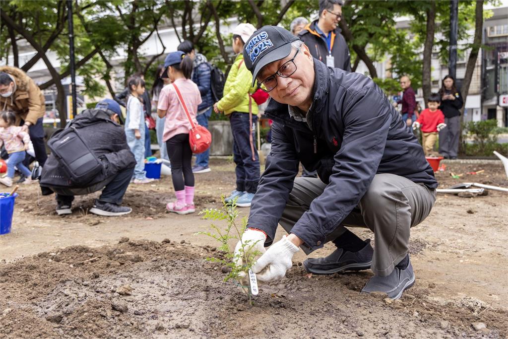 快新聞／與孩子攜手植台灣原生種　李遠化身小野爺爺：一起種下完成國家兒童未來館願望