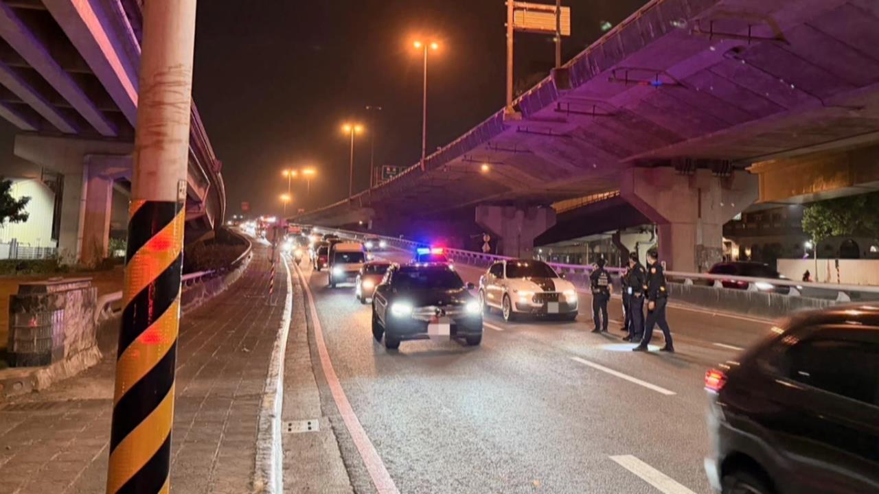 高雄警攔查可疑車輛　竟「加速逃逸」警連開15槍以車追人