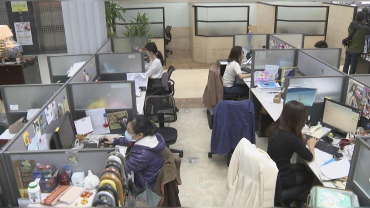 快新聞／徵才標「月休8天」竟違法！最高可罰百萬　專家點出「這關鍵」